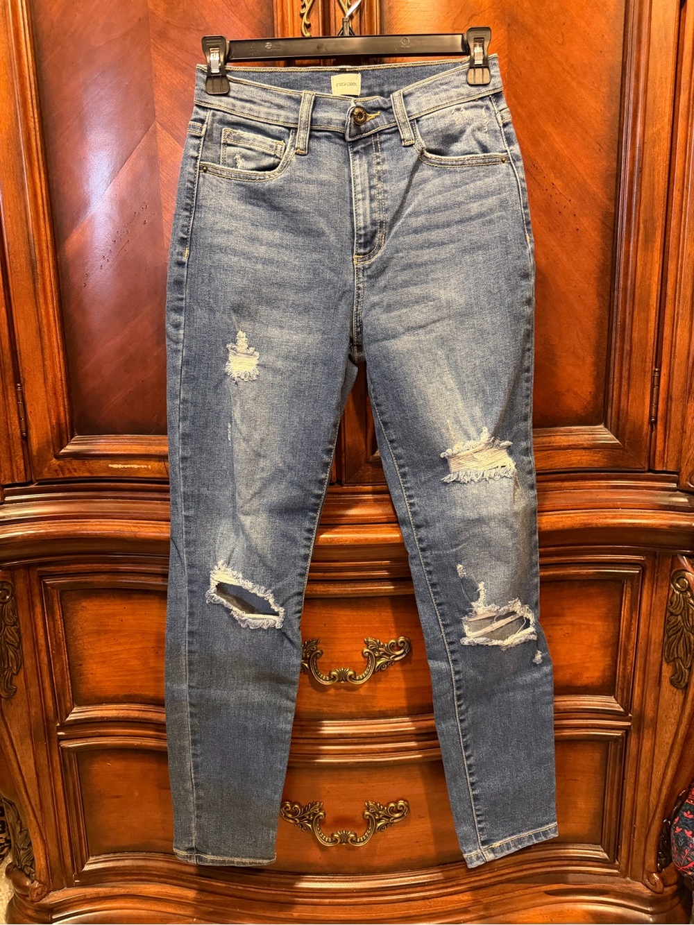 Sneak Peek Distressed Skinny Jeans — Blue Wash size 1 or small